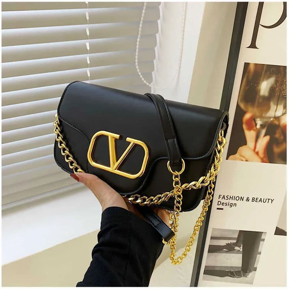 Black - V BUCKLE CLUTCH BAG-